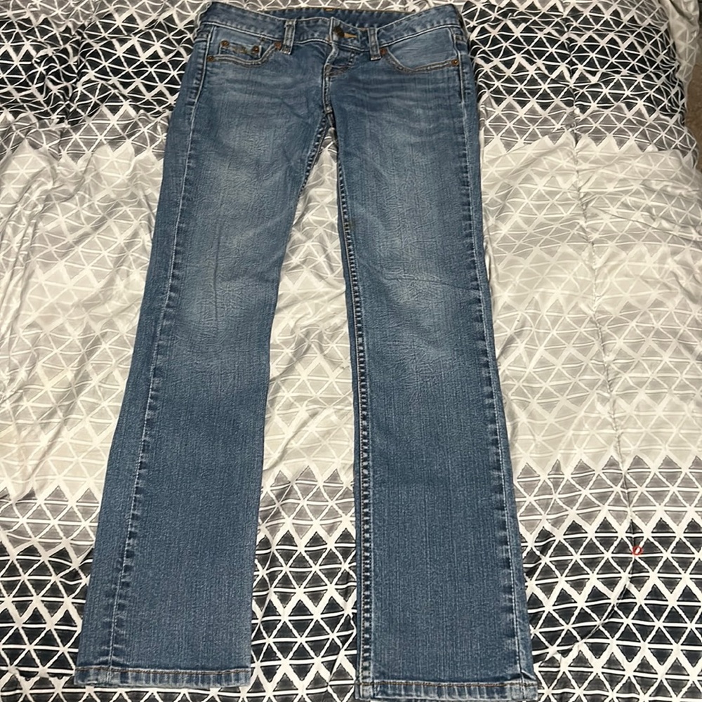 brand: Levi’s, dark blue jeans, small pockets